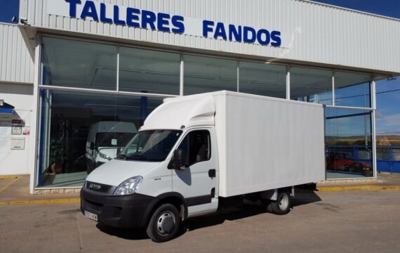 Nueva entrada en el stock Furgoneta IVECO 35C15 caja paquetera