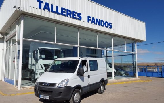 Entrega de furgoneta de ocasión IVECO Daily Family para Barcelona.