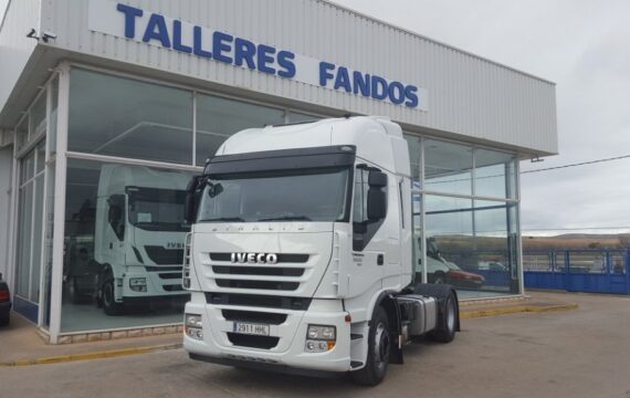 Entrega de cabeza tractora de ocasión IVECO AS440S50TP en Betxi, Castellón.