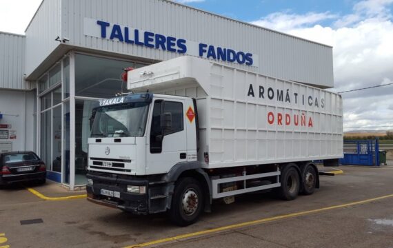 Entrega de camión usado IVECO MH260E35YP basculante, Castellón.