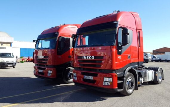 Entrega de 2 cabezas tractoras IVECO para Huesca.