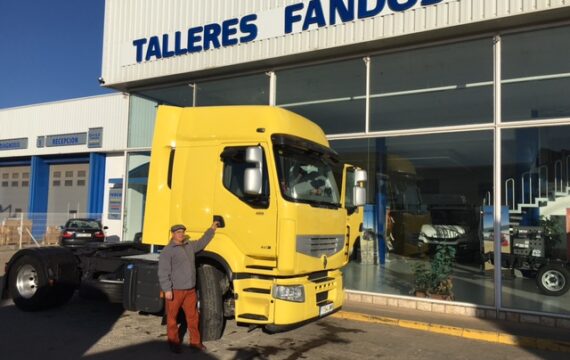 Entrega de cabeza tractora Renault Premium 460 para Valle de Santa Ana, Badajoz.