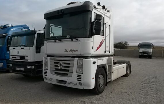 Entrega de tractora de ocasión Renault Magnum para Dakar, Senegal.