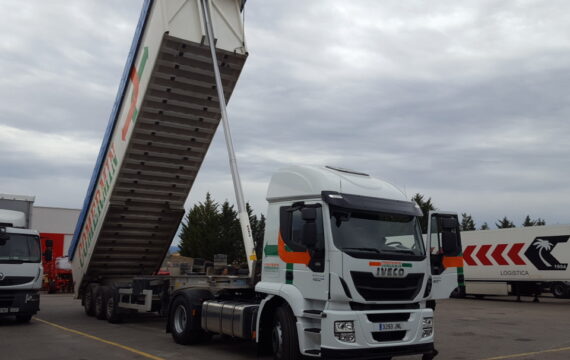 Entrega de tractora nueva IVECO AT440S46TP para  Alcorisa.