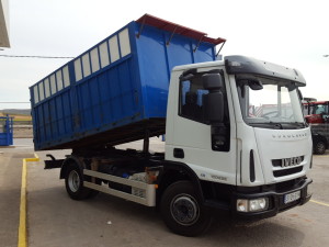 Camión de ocasión IVECO ML100E22K, de 2 ejes del año 2010, con 75.228km, con caja basculante 