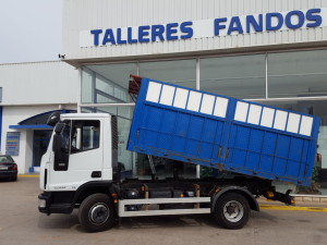 Camión de ocasión IVECO ML100E22K, de 2 ejes del año 2010, con 75.228km, con caja basculante 