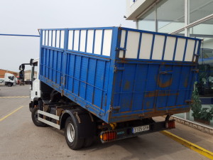 Camión de ocasión IVECO ML100E22K, de 2 ejes del año 2010, con 75.228km, con caja basculante 