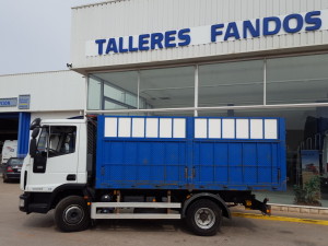 Camión de ocasión IVECO ML100E22K, de 2 ejes del año 2010, con 75.228km, con caja basculante 