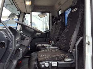 Camión de ocasión IVECO ML100E22K, de 2 ejes del año 2010, con 75.228km, con caja basculante 