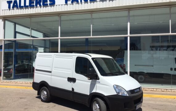 Entrega de furgón de ocasión IVECO en Navarra.