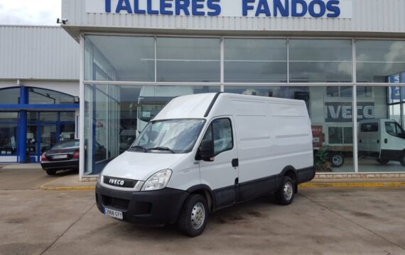 Entrega de furgón de ocasión IVECO para nuestros amigos de   Perales de Alfambra en Teruel.