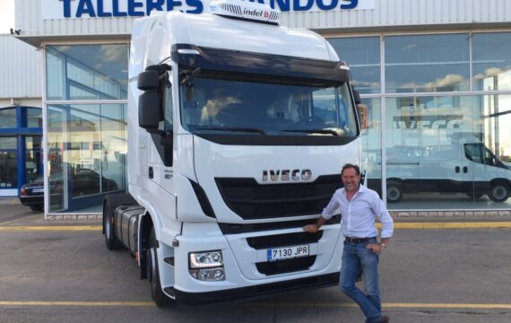 Entrega de tractora nueva  IVECO Hi Way AS440S46TP.