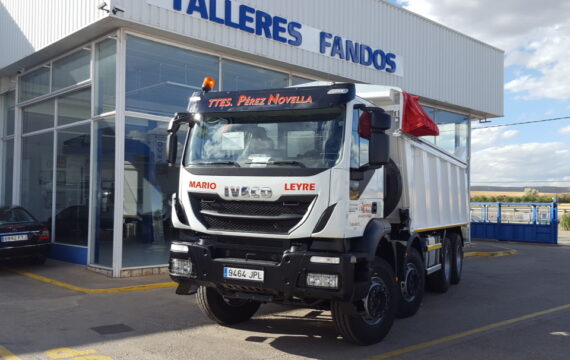 Entrega de dumper nuevo  IVECO AD410T50 8×4.