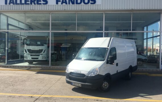 Entrega de furgón de ocasión IVECO 35S13V para Priego, Cuenca.