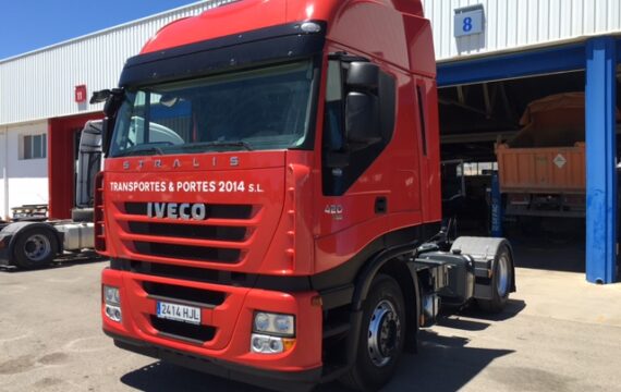 Entrega de tractora  IVECO para Coria del Rio, Sevilla.