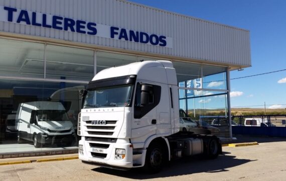 Entrega de 2 tractoras IVECO AS440S46TP automáticas con intarder a Moron de la Frontera, Sevilla.