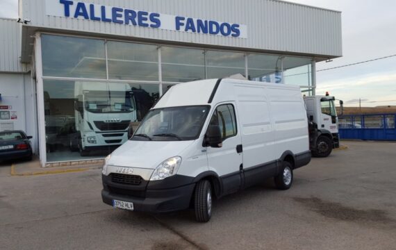 Entrega de furgón de ocasión IVECO 35S13V de 12m3 en Teruel.