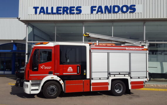 Entrega de camión de bomberos IVECO Magirus.