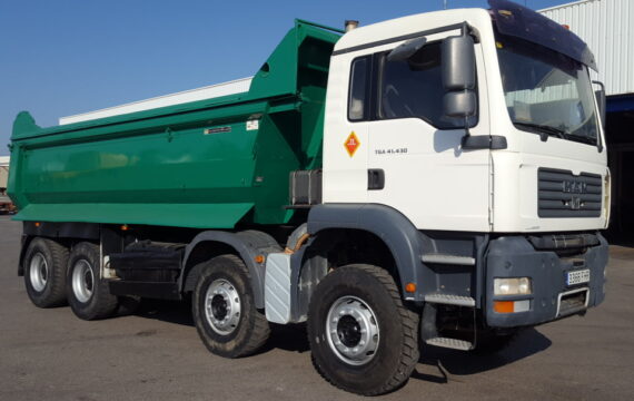 Entrega de dumper de ocasión MAN TGA 41.430 8×4.