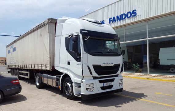 Entrega de tractora nueva IVECO AS440S48TP para Andorra, Teruel.