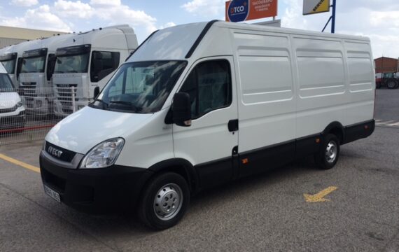 Entrega de furgón de ocasión  IVECO 35S13V de 15m3  en Zaragoza.