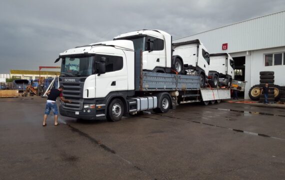 Entrega de 4 tractoras de ocasión Scania R420 que se van a Iraq.