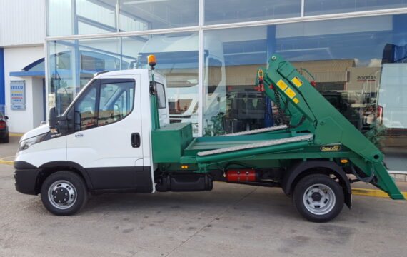 Entrega de furgoneta nueva IVECO 35C15 .