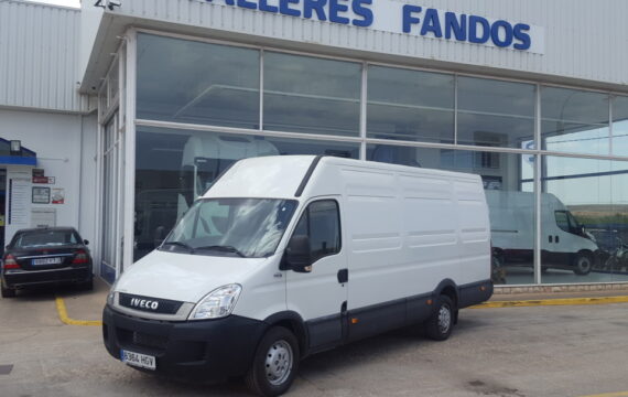 Entrega de un furgón IVECO 35S13V.