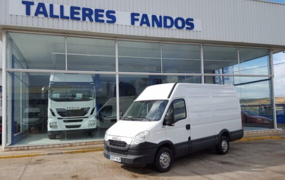 Entrega de furgón en la Mata de los Olmos, Teruel.  IVECO 35S13V.