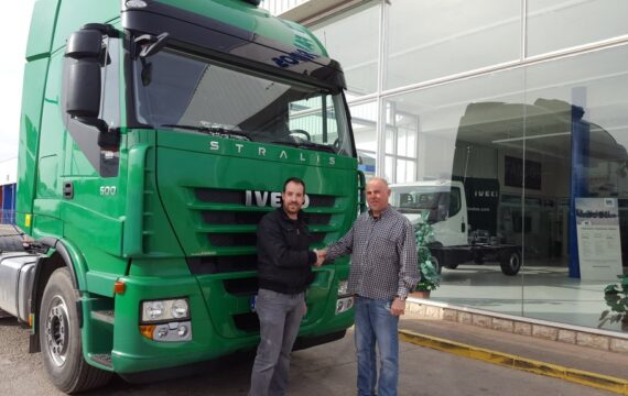 Entrega de tractora IVECO AS440S50T/P  con ADR completo.