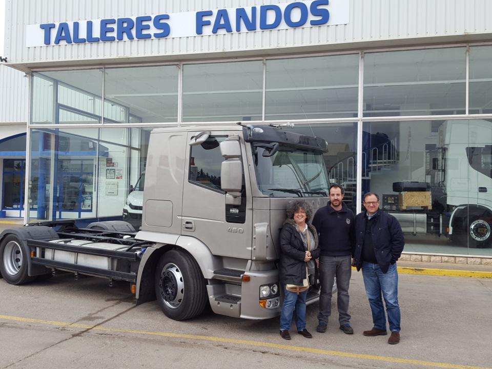 Entrega tractora IVECO de ocasión portacoches.