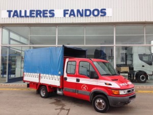 Entrega de furgoneta de ocasión IVECO doble cabina.