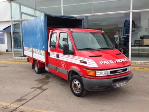 Entrega de furgoneta de ocasión IVECO doble cabina.